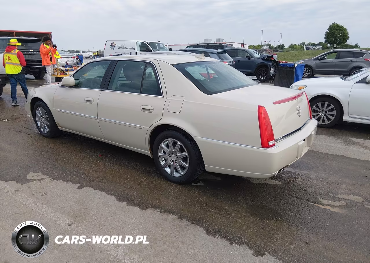 2010 Cadillac Dts Premium Collection VIN:1G6KH5EY3AU128579 - 3