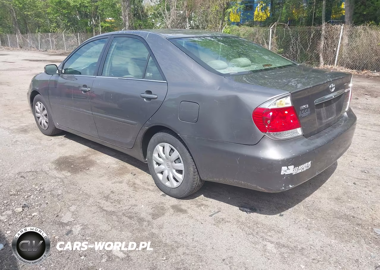 2005 Toyota Camry Le VIN:4T1BE32K95U551422 - 3