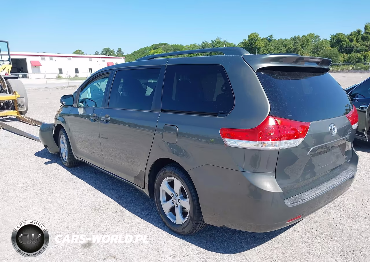 2012 Toyota Sienna Le V6 8 Passenger VIN:5TDKK3DC8CS218939 - 3
