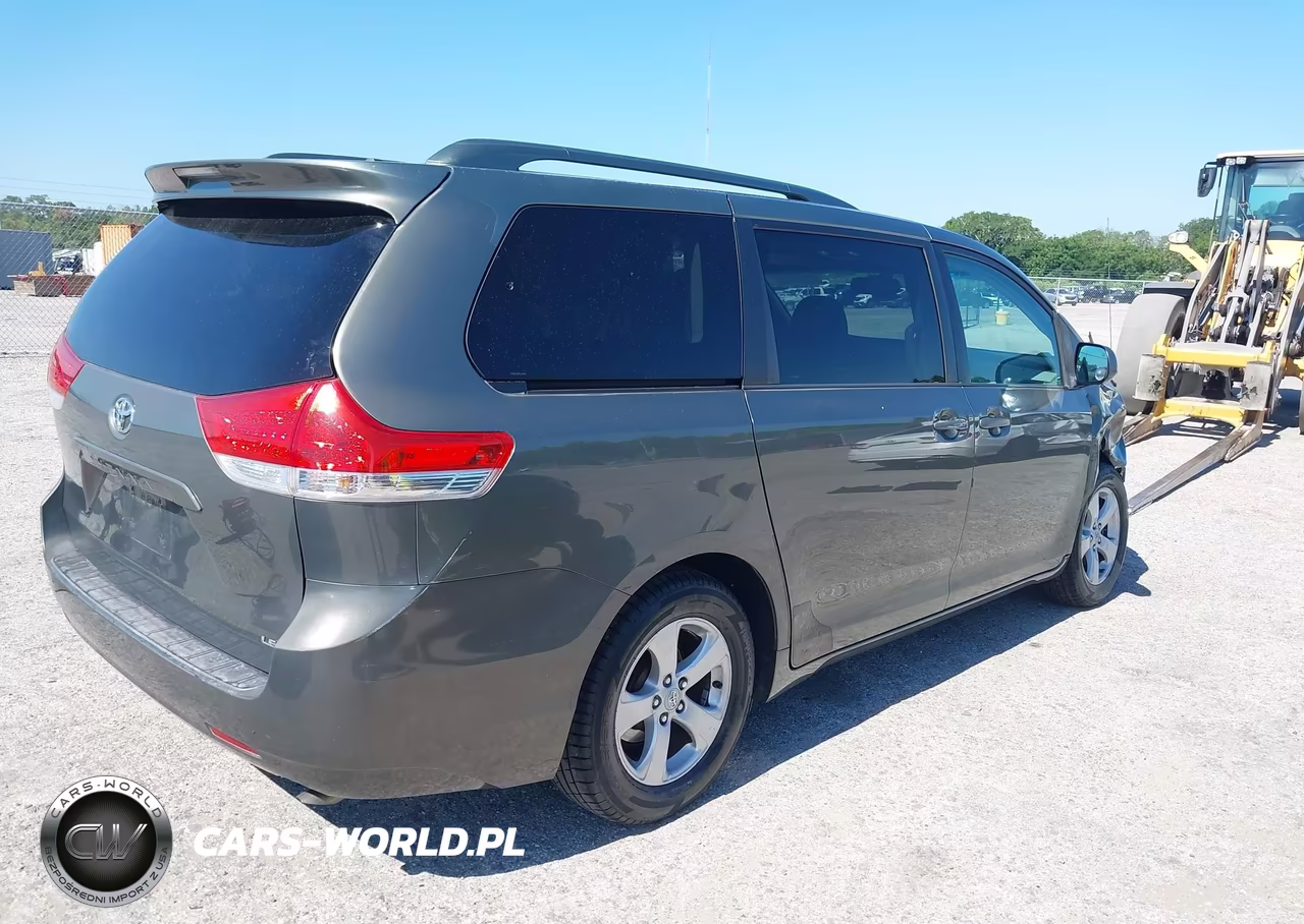 2012 Toyota Sienna Le V6 8 Passenger VIN:5TDKK3DC8CS218939 - 4