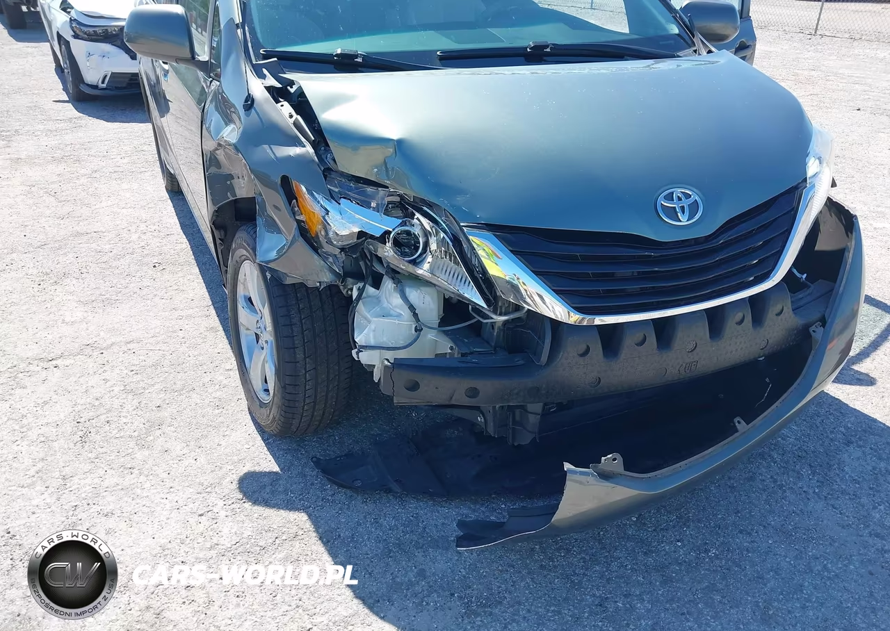 2012 Toyota Sienna Le V6 8 Passenger VIN:5TDKK3DC8CS218939 - 6