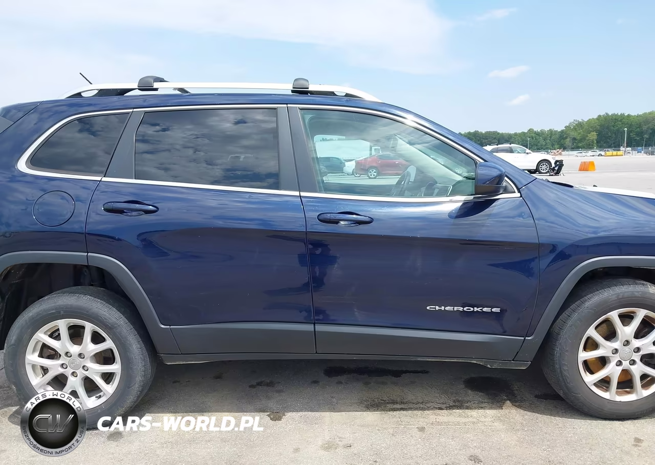 2015 Jeep Cherokee Latitude VIN:1C4PJMCS3FW541436 - 14