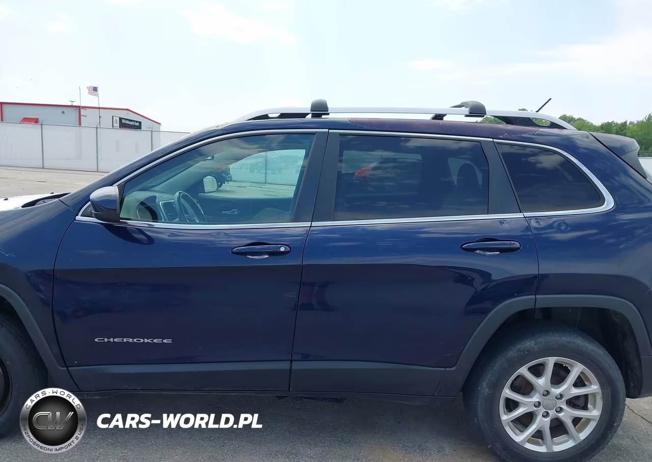 2015 Jeep Cherokee Latitude VIN:1C4PJMCS3FW541436 - 15