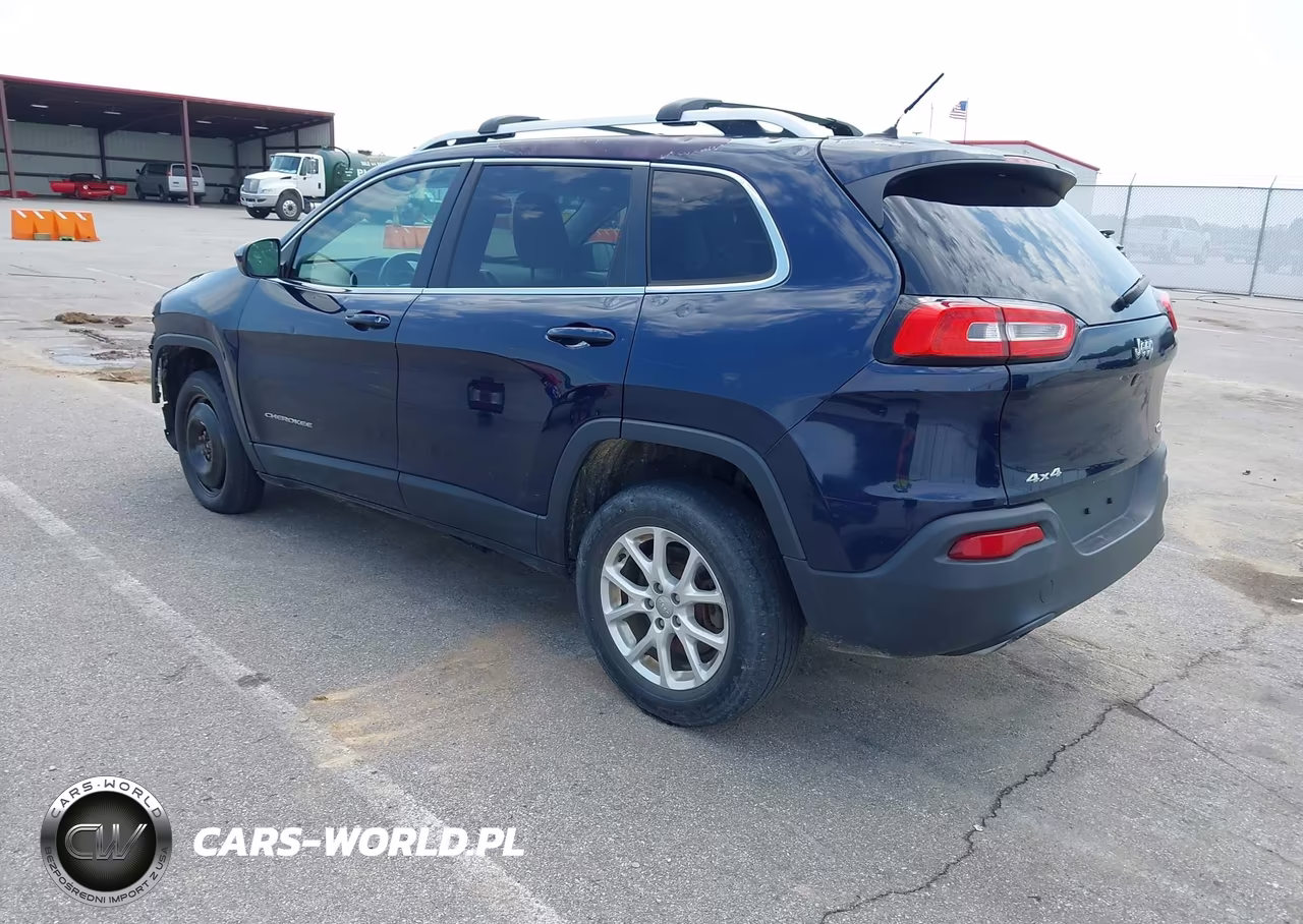 2015 Jeep Cherokee Latitude VIN:1C4PJMCS3FW541436 - 3