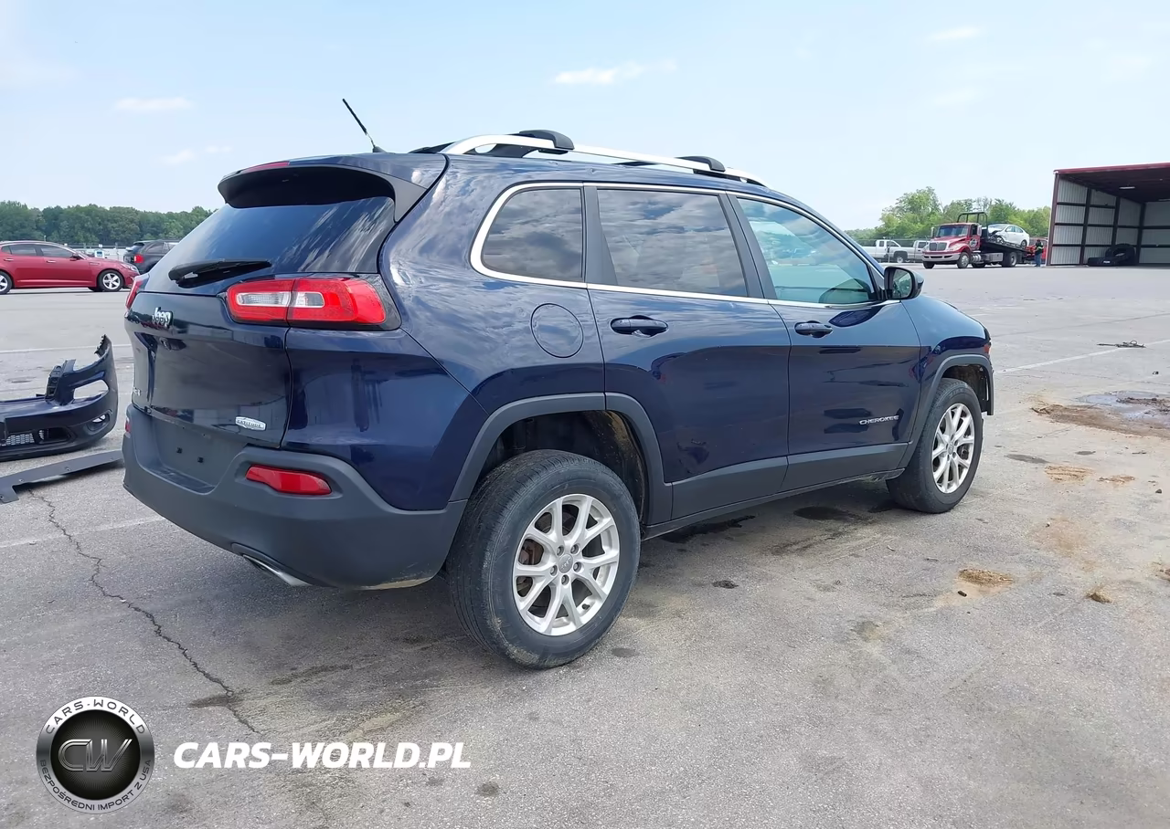 2015 Jeep Cherokee Latitude VIN:1C4PJMCS3FW541436 - 4