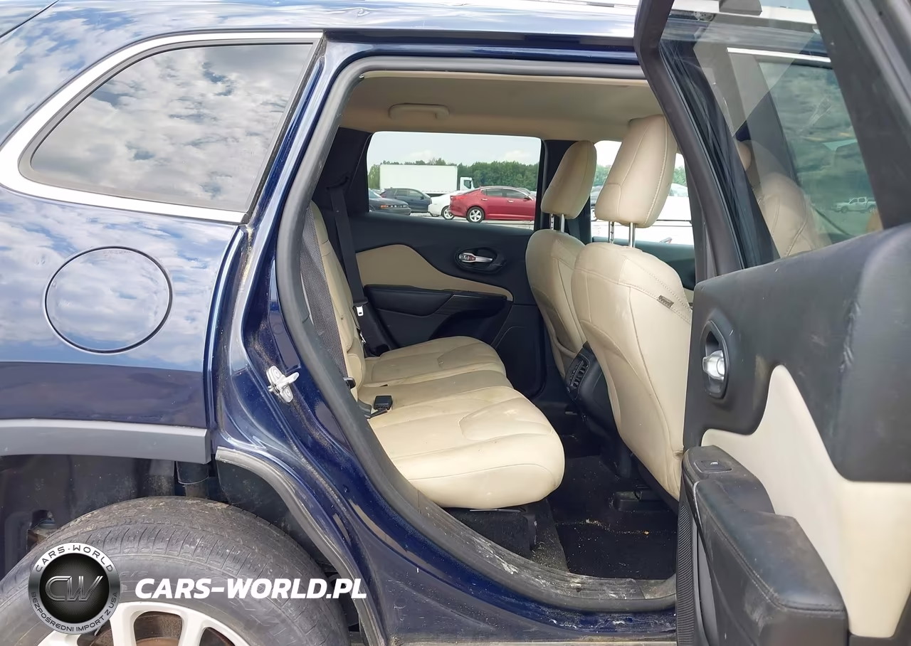 2015 Jeep Cherokee Latitude VIN:1C4PJMCS3FW541436 - 8