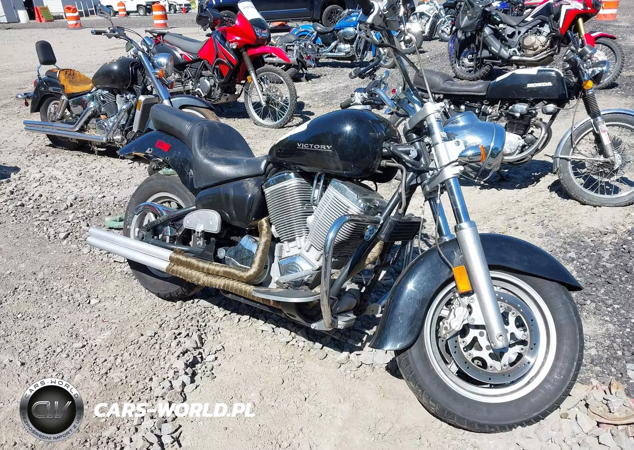 2003 Victory Motorcycles Deluxe Touring – zdjęcie 1 z 13