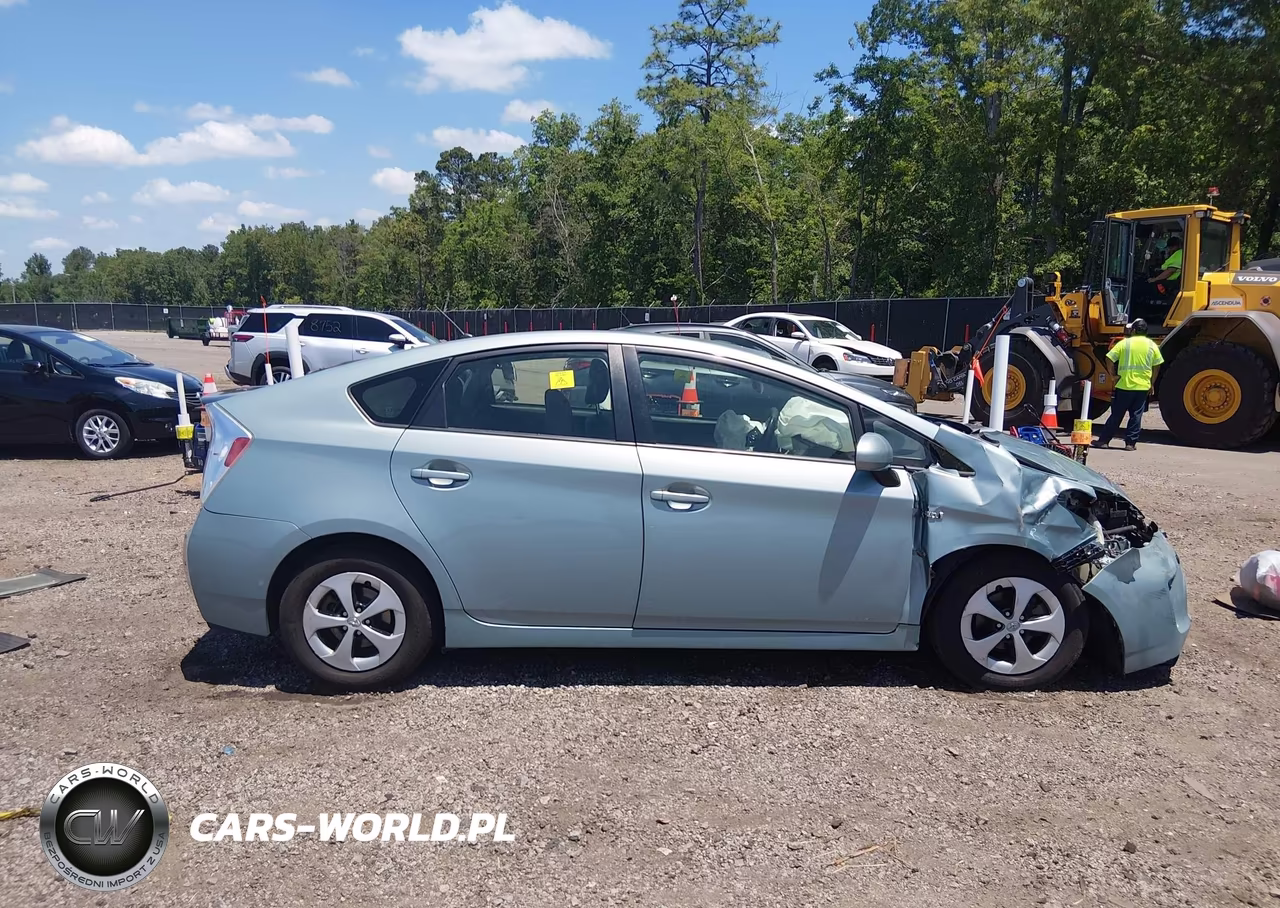 2013 Toyota Prius Two VIN:JTDKN3DUXD5638628 - 14