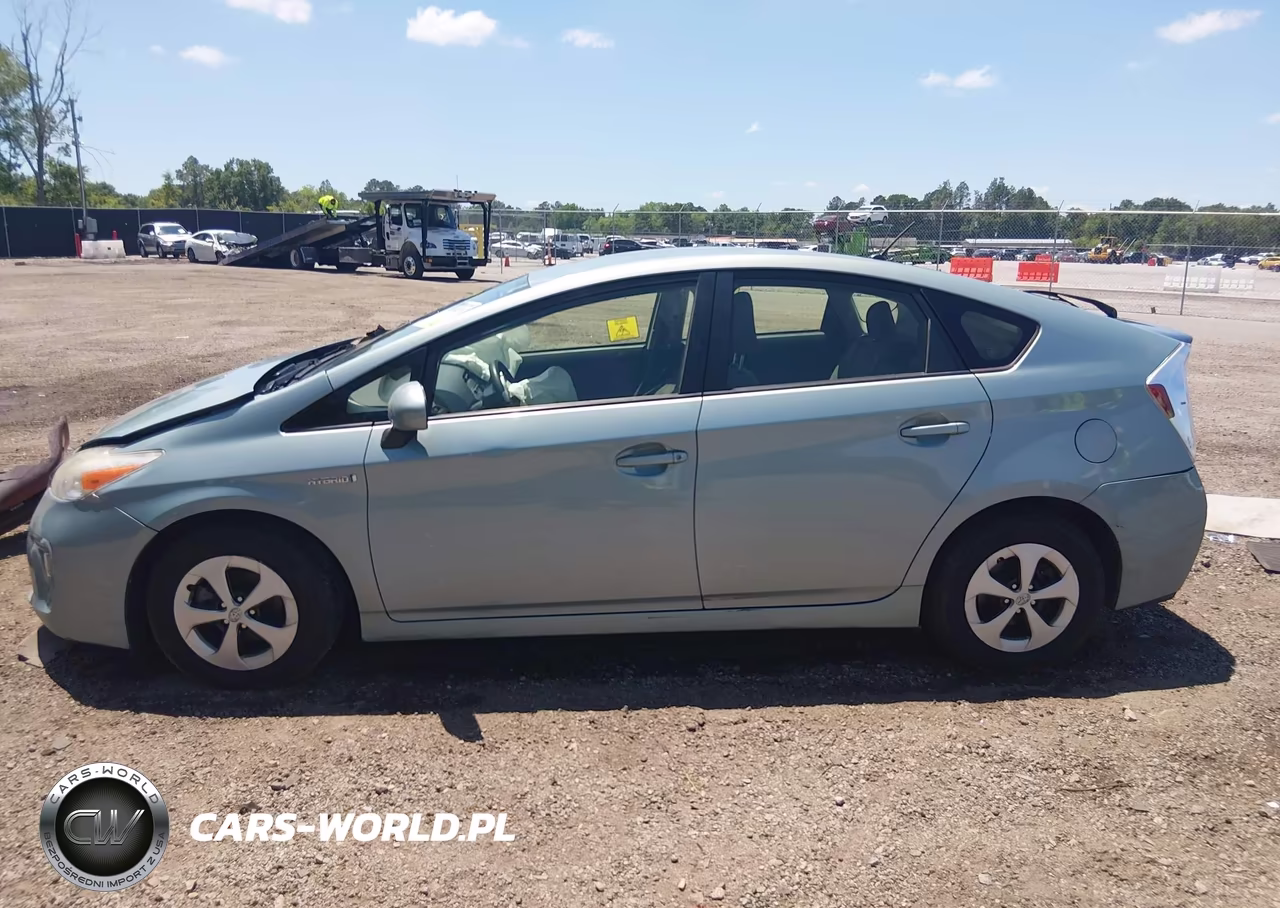 2013 Toyota Prius Two VIN:JTDKN3DUXD5638628 - 15
