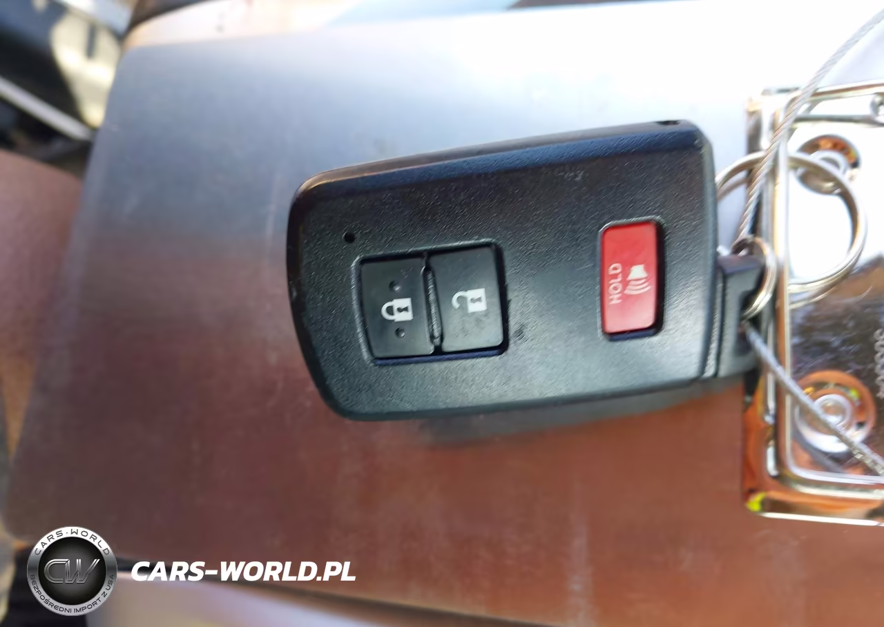 2015 Toyota Prius C Three VIN:JTDKDTB30F1087133 - 11