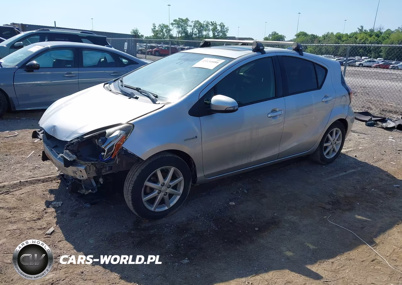 2015 Toyota Prius C Three VIN:JTDKDTB30F1087133 - 2