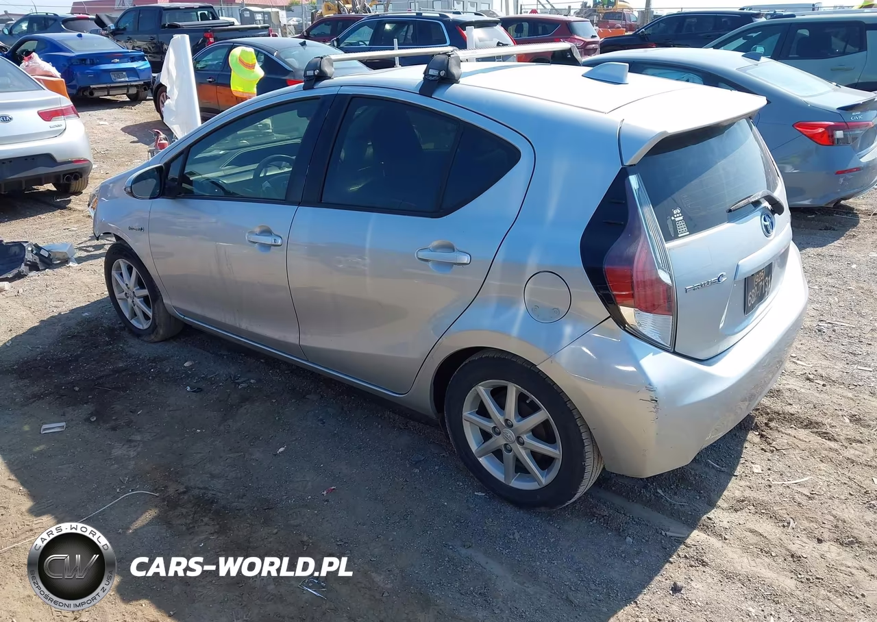 2015 Toyota Prius C Three VIN:JTDKDTB30F1087133 - 3