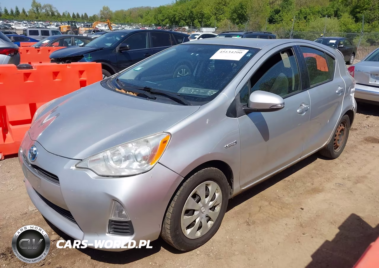 2012 Toyota Prius C Two VIN:JTDKDTB35C1504743 - 2