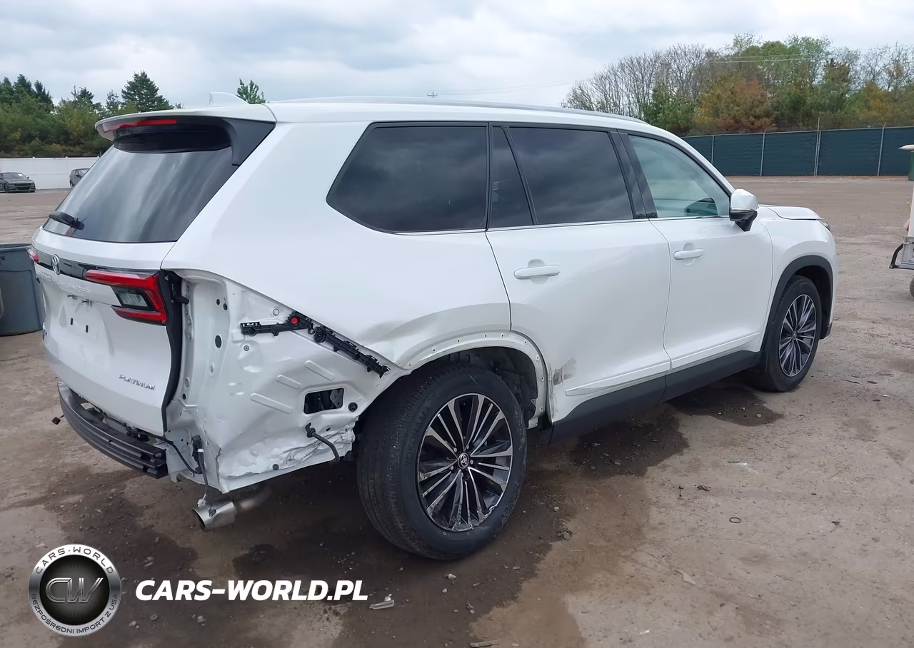 2024 Toyota Grand Highlander Hybrid Platinum Max VIN:5TDADAB51RS002857 - 4