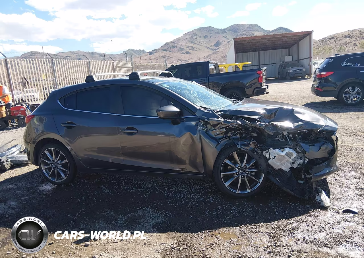 2018 Mazda Mazda3 Touring VIN:3MZBN1L37JM267184 - 14