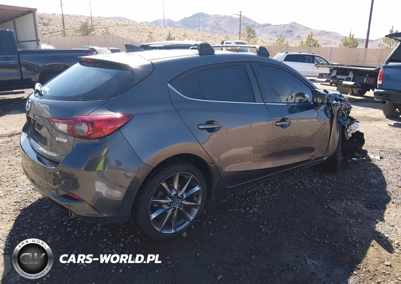 2018 Mazda Mazda3 Touring VIN:3MZBN1L37JM267184 - 4