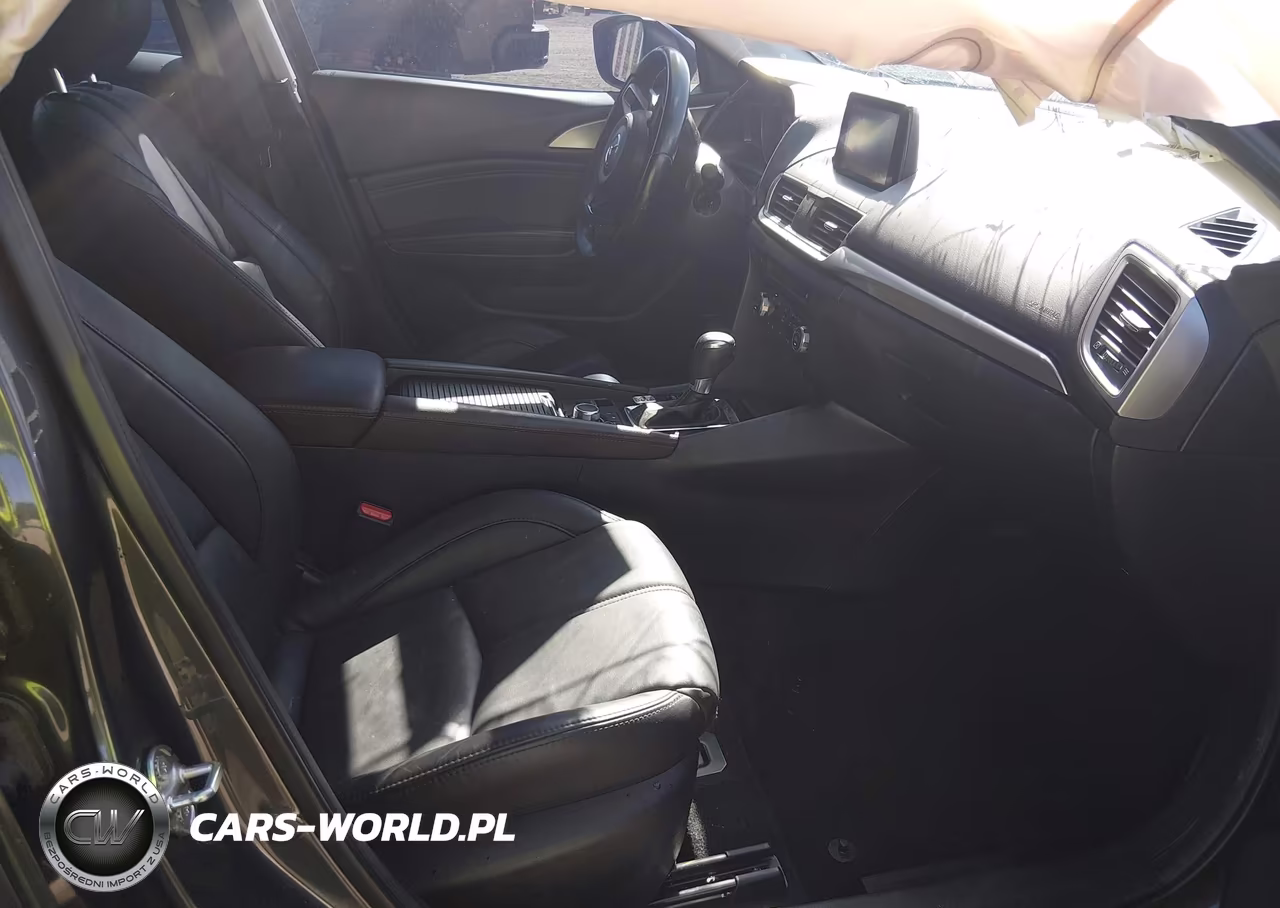 2018 Mazda Mazda3 Touring VIN:3MZBN1L37JM267184 - 5