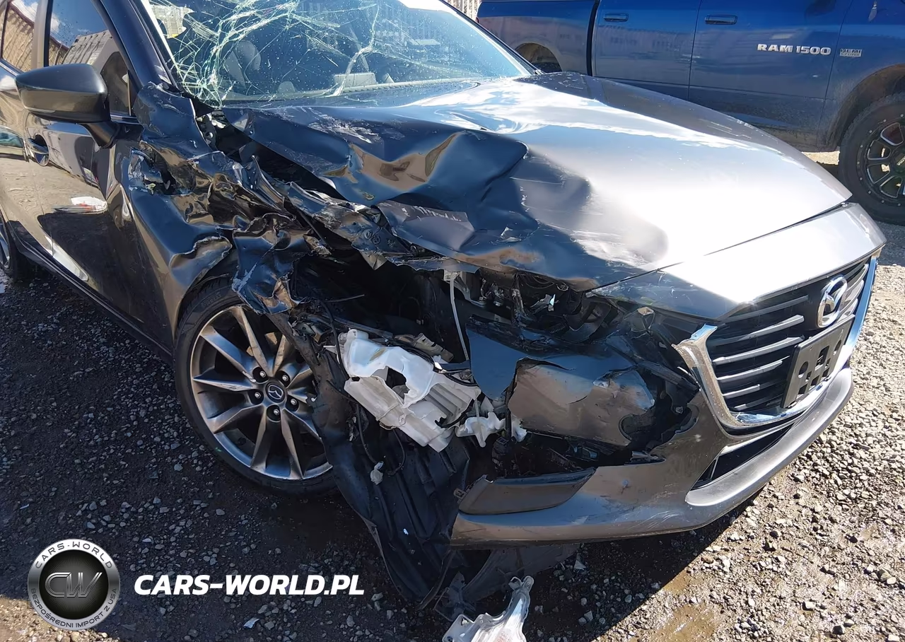 2018 Mazda Mazda3 Touring VIN:3MZBN1L37JM267184 - 6