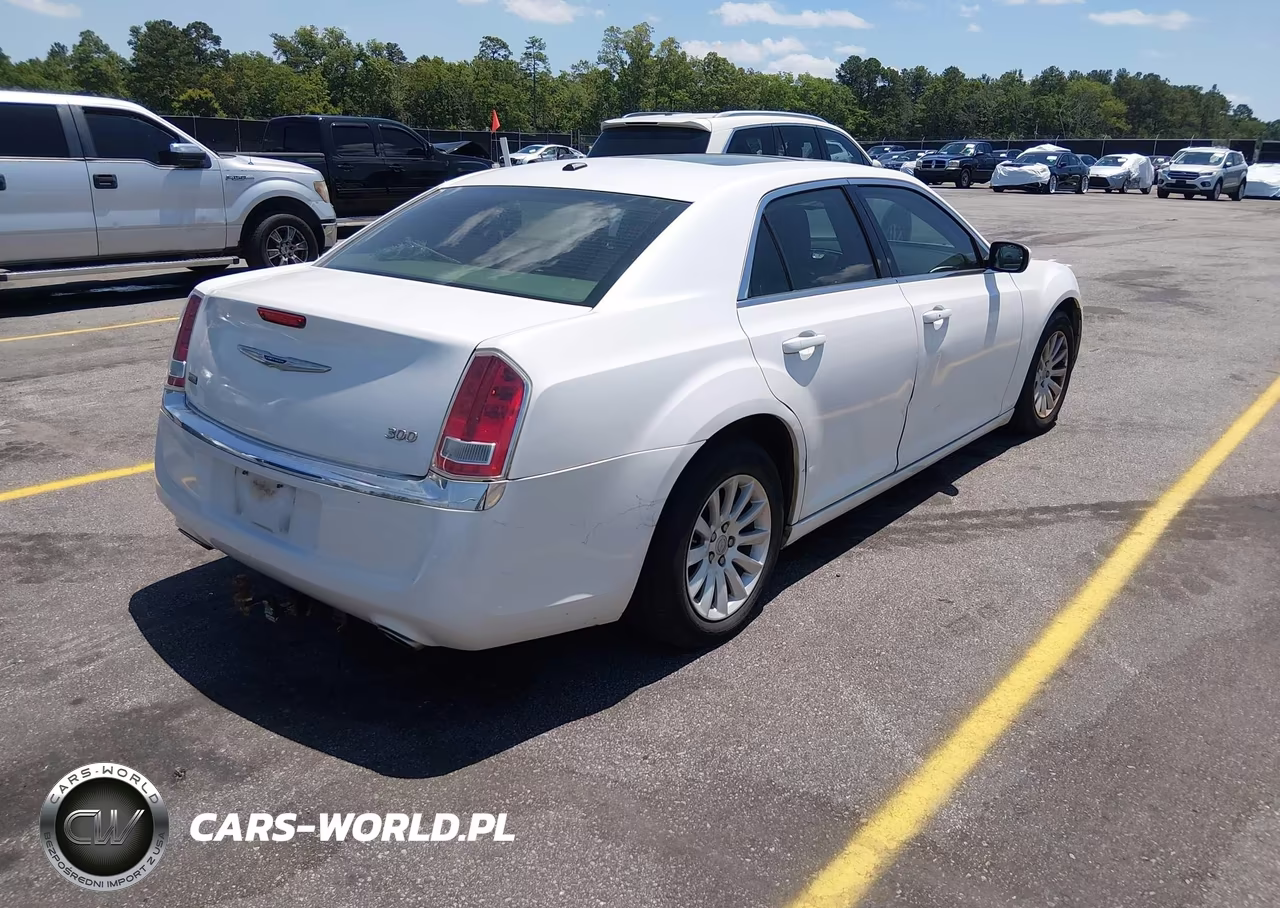 2013 Chrysler 300 Motown VIN:2C3CCAAG0DH508626 - 4