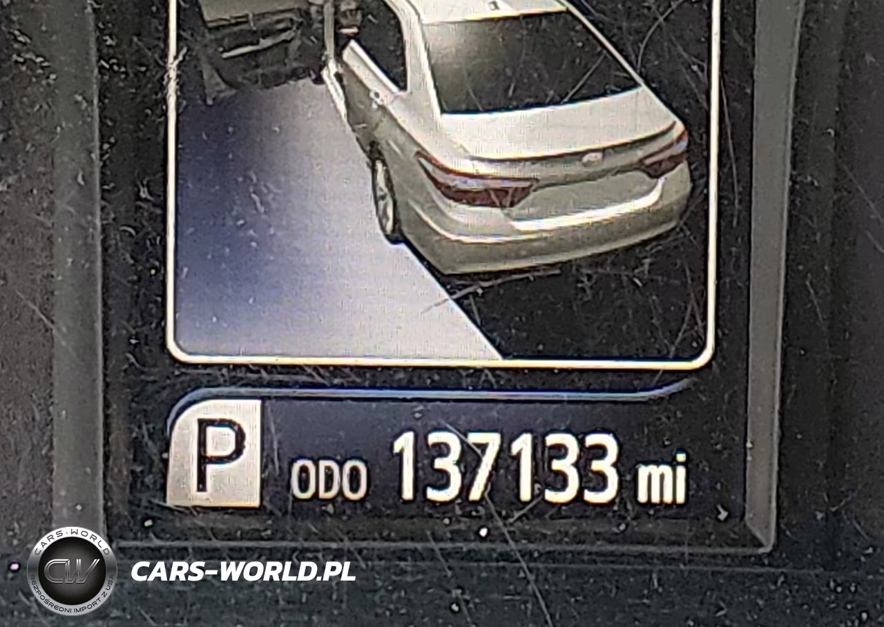 2016 Toyota Camry Le VIN:4T1BF1FK3GU509892 - 16
