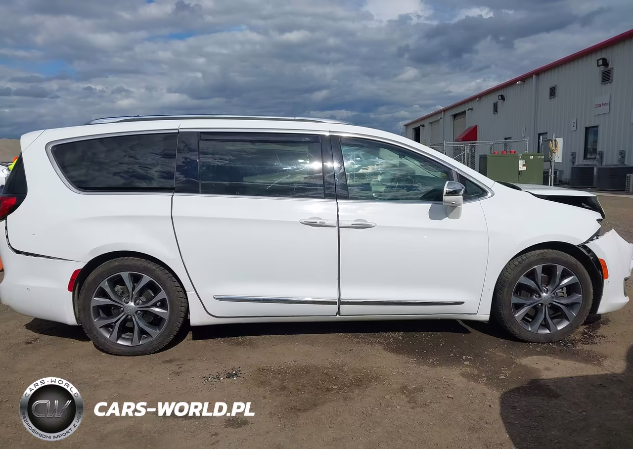2017 Chrysler Pacifica Limited VIN:2C4RC1GG1HR804154 - 13