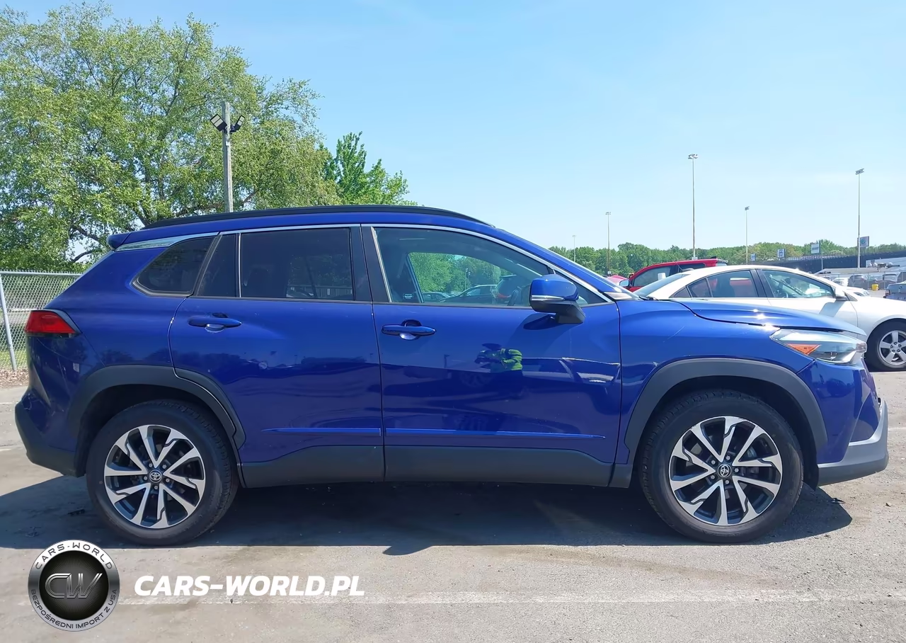 2022 Toyota Corolla Cross Xle VIN:7MUDAABG7NV005415 - 13