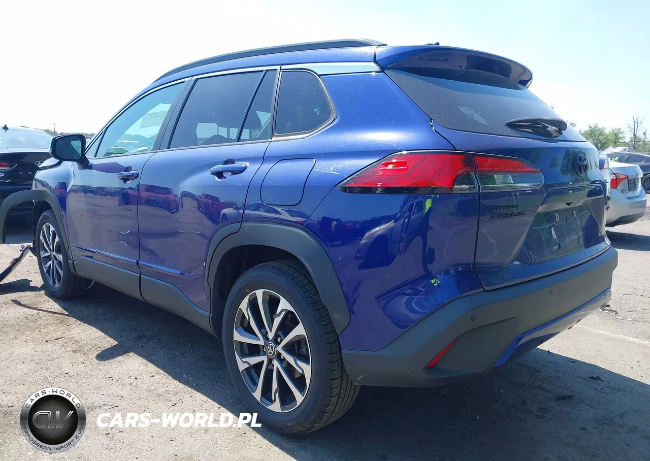 2022 Toyota Corolla Cross Xle VIN:7MUDAABG7NV005415 - 3