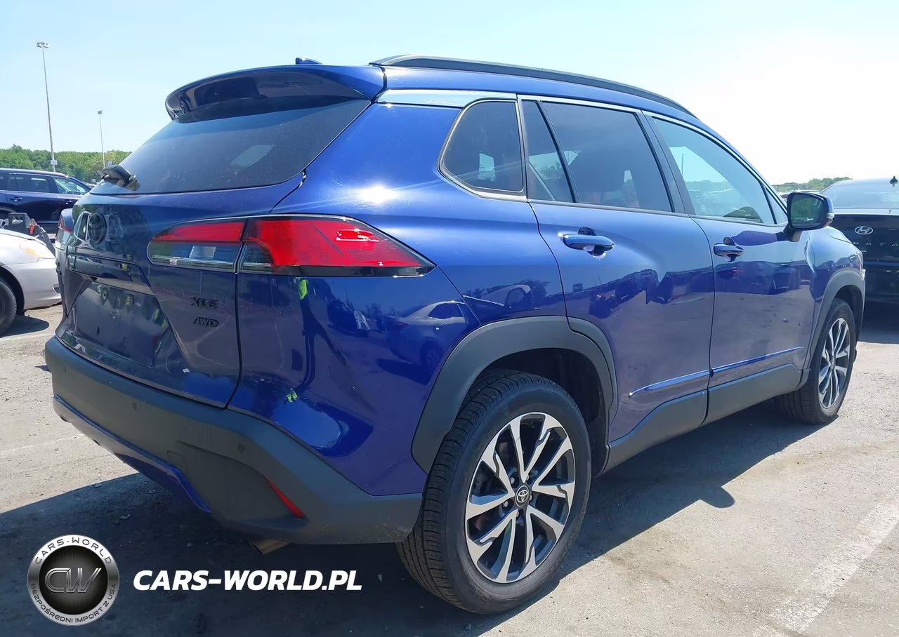 2022 Toyota Corolla Cross Xle VIN:7MUDAABG7NV005415 - 4