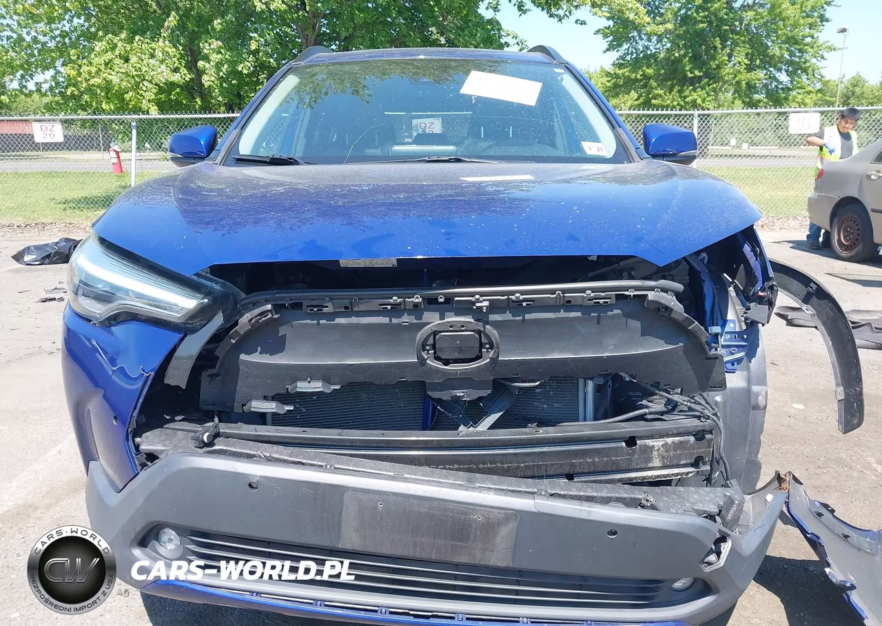 2022 Toyota Corolla Cross Xle VIN:7MUDAABG7NV005415 - 6