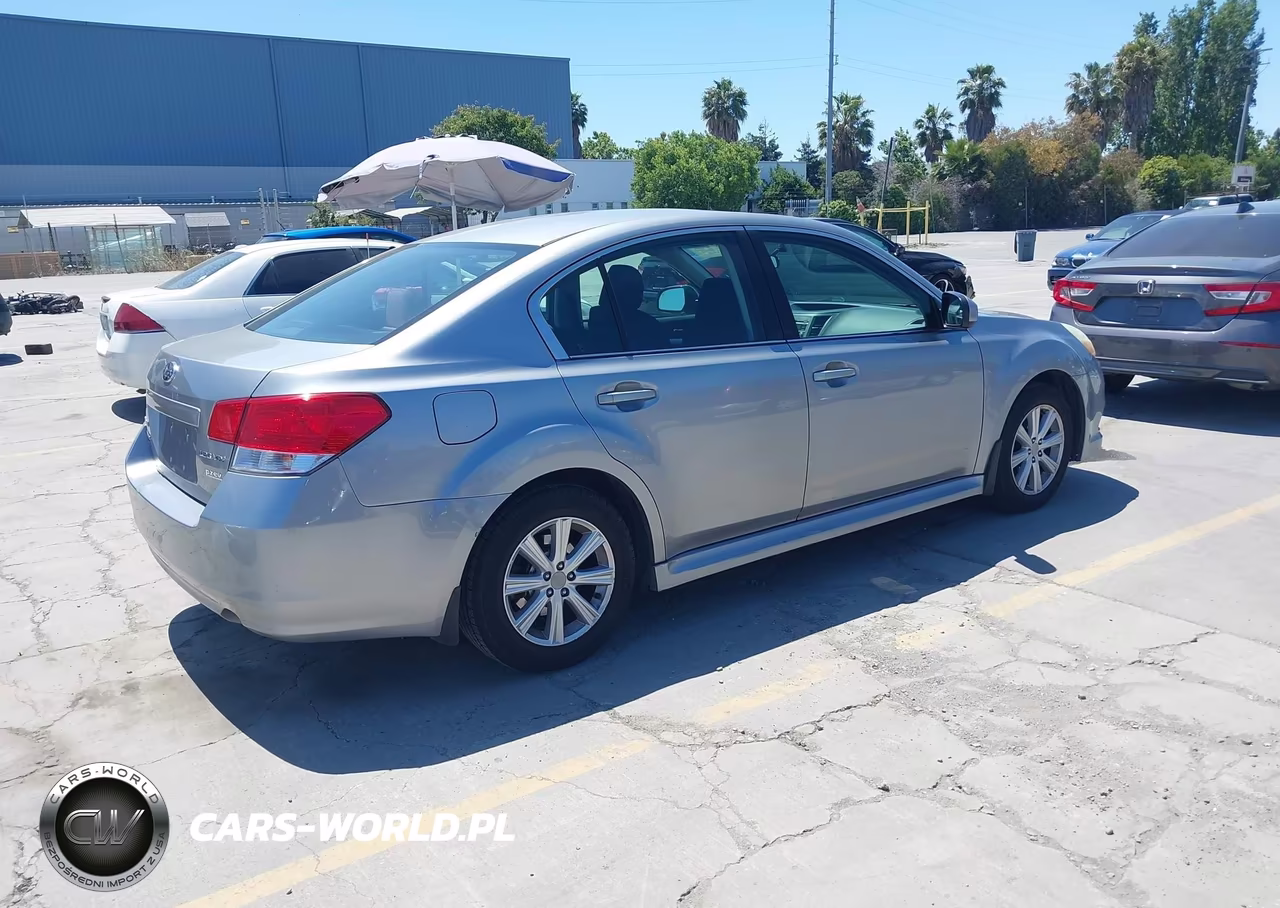 2010 Subaru Legacy 2.5I Premium VIN:4S3BMBG64A3244902 - 4