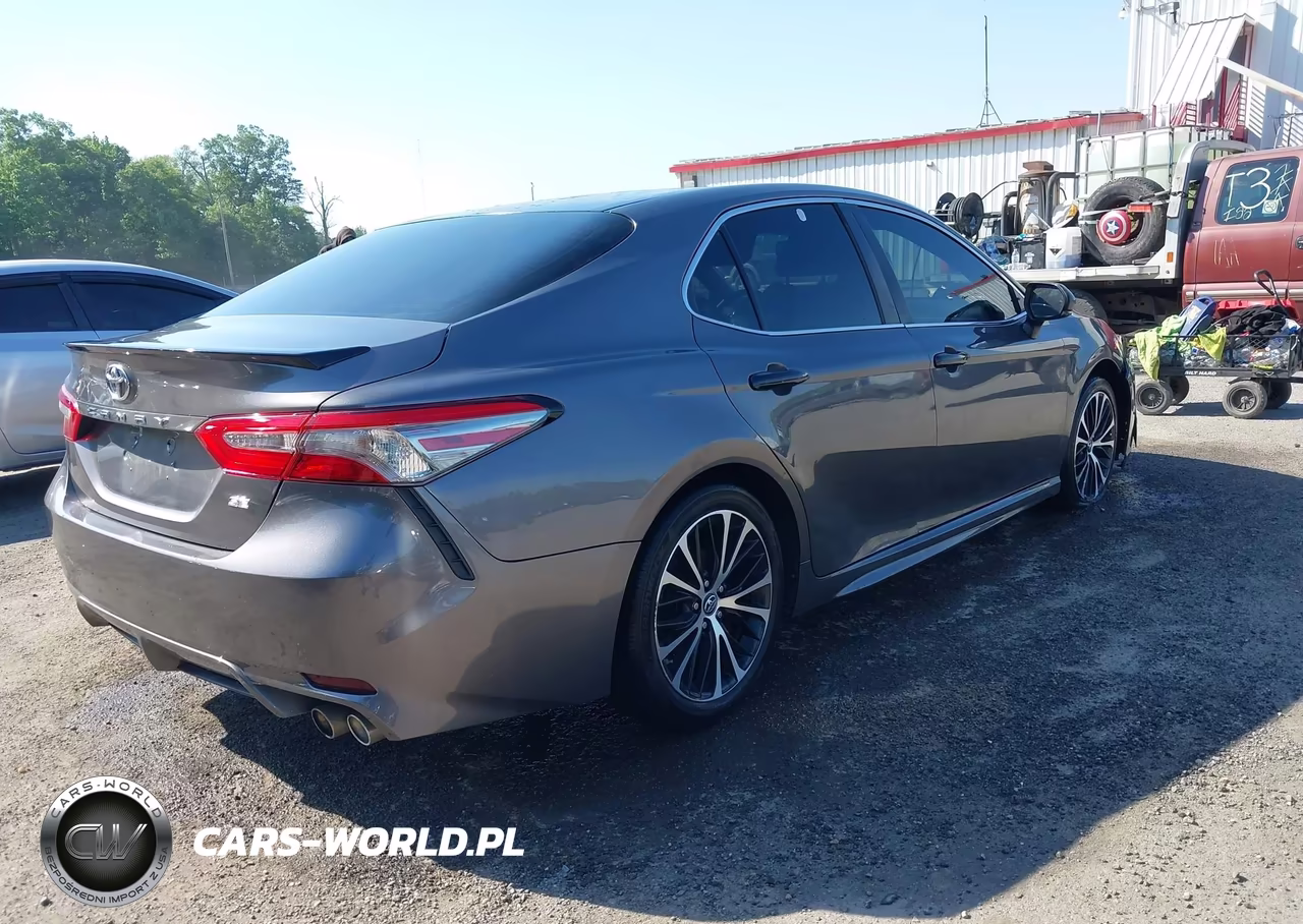 2018 Toyota Camry Se VIN:4T1B11HK5JU540953 - 4