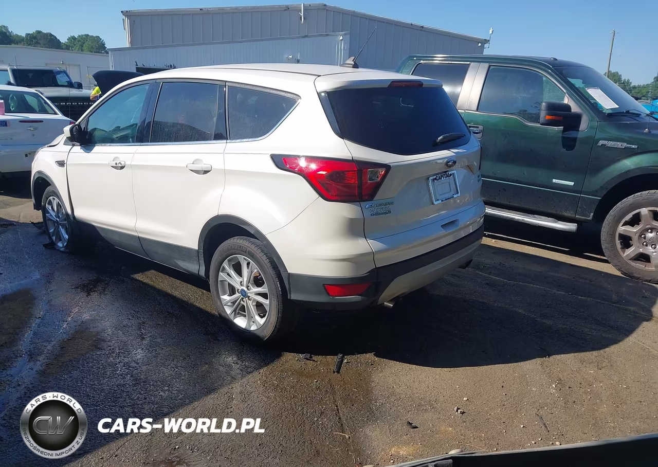 2019 Ford Escape Se VIN:1FMCU0GD9KUA58254 - 3