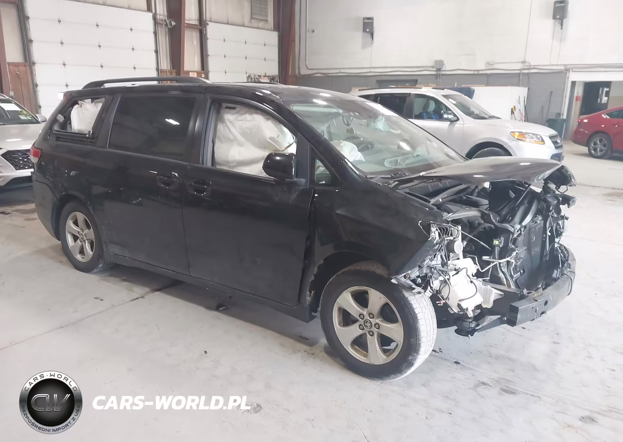 2018 Toyota Sienna Le 8 Passenger