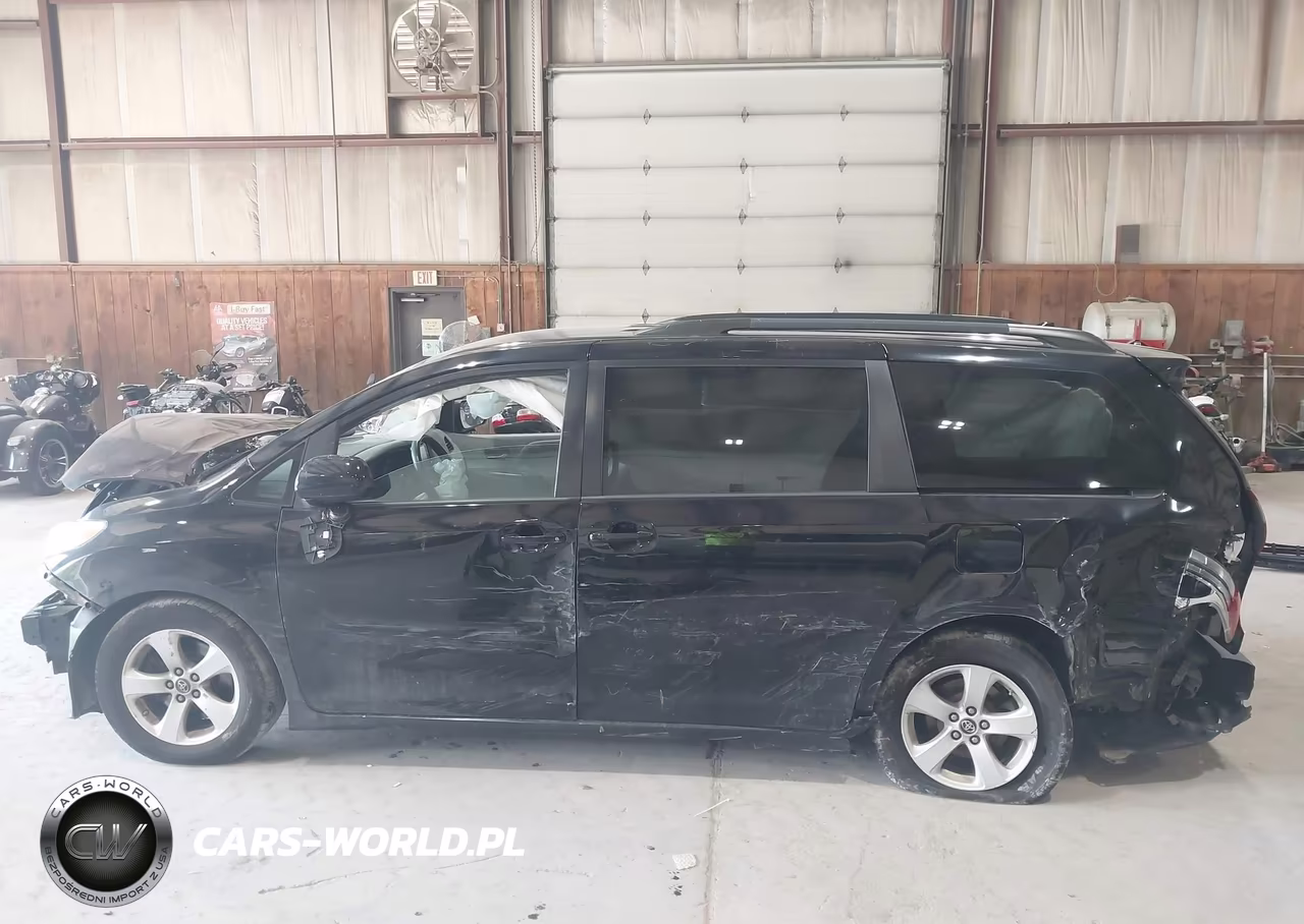 2018 Toyota Sienna Le 8 Passenger VIN:5TDKZ3DC1JS944456 - 13