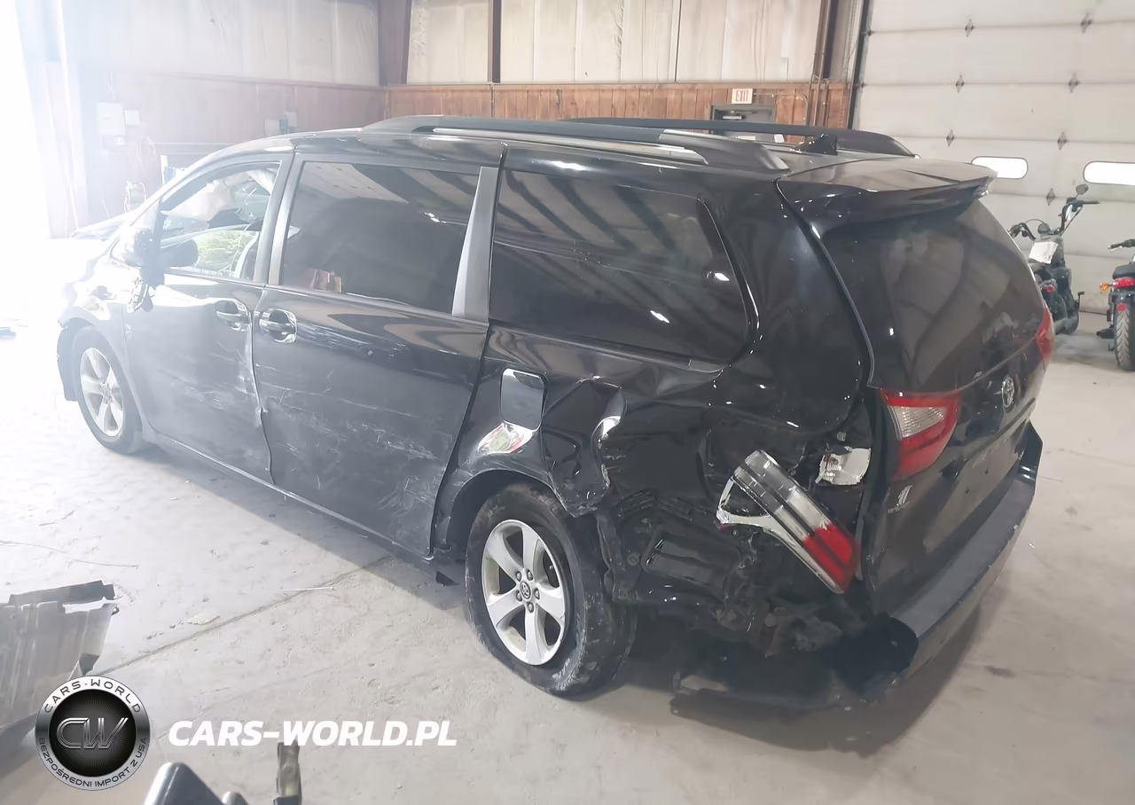 2018 Toyota Sienna Le 8 Passenger VIN:5TDKZ3DC1JS944456 - 3