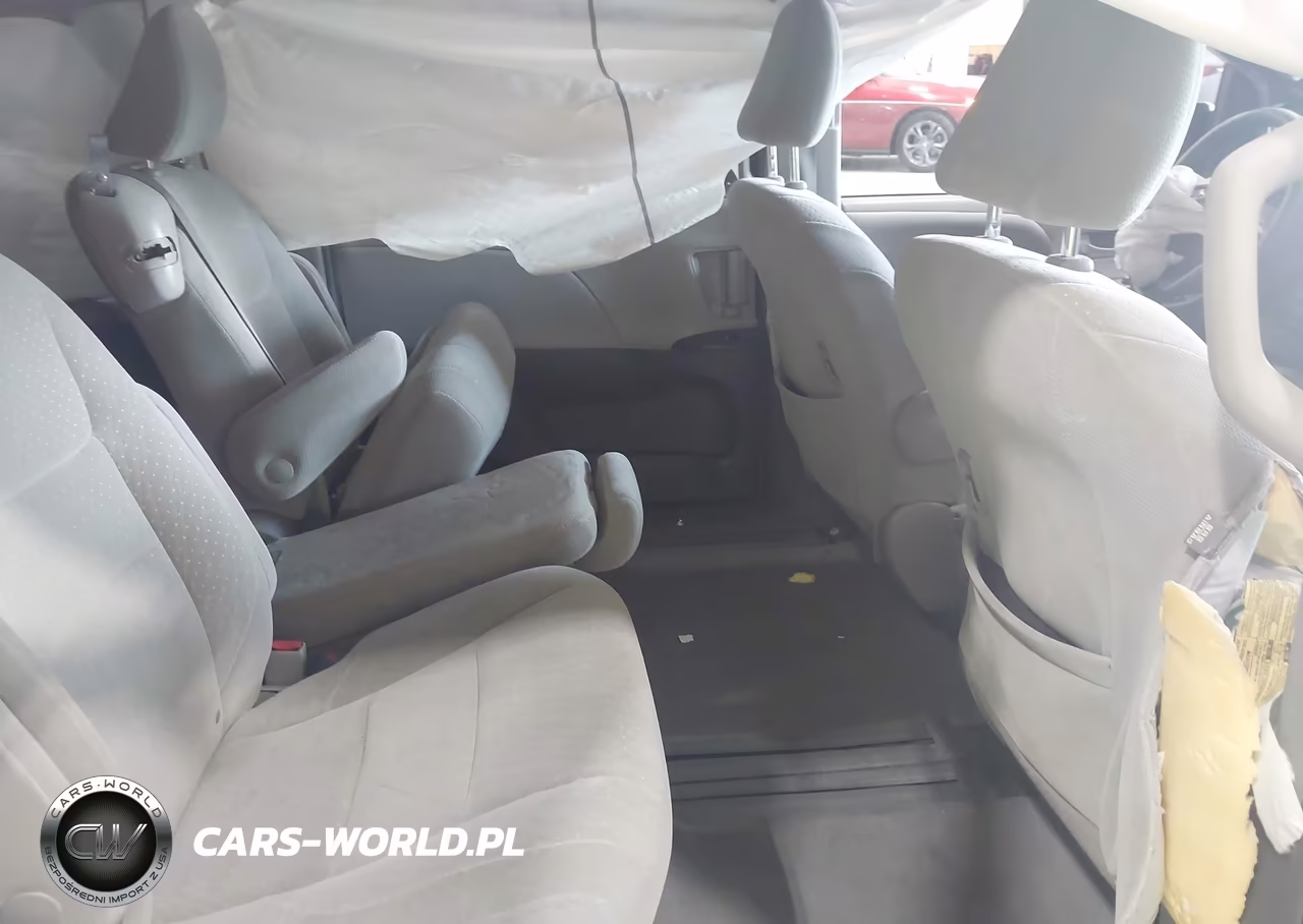 2018 Toyota Sienna Le 8 Passenger VIN:5TDKZ3DC1JS944456 - 8
