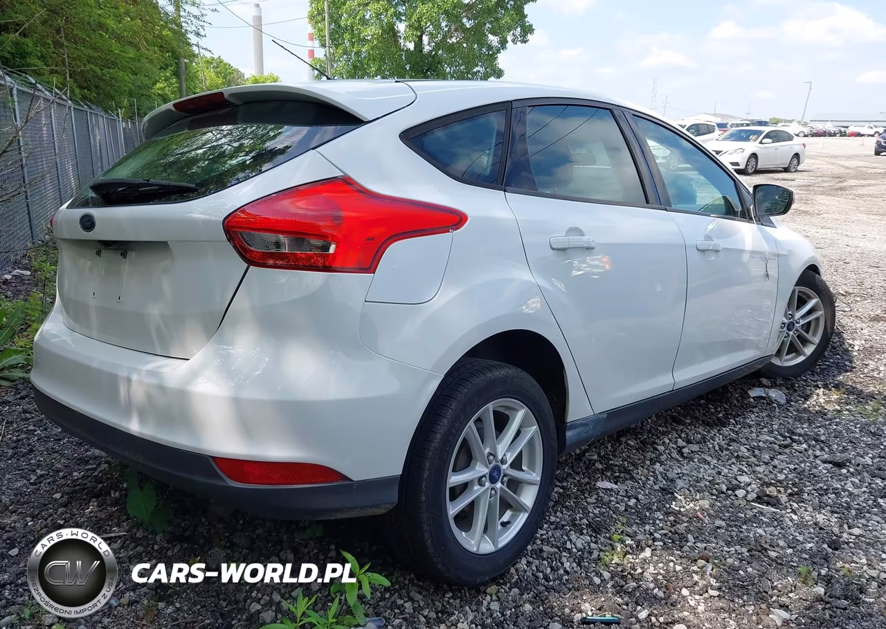 2015 Ford Focus Se VIN:1FADP3K28FL224238 - 4
