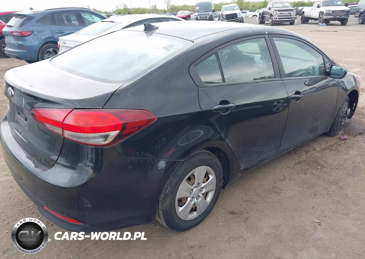 2018 Kia Forte Lx VIN:3KPFK4A76JE182884 - 4