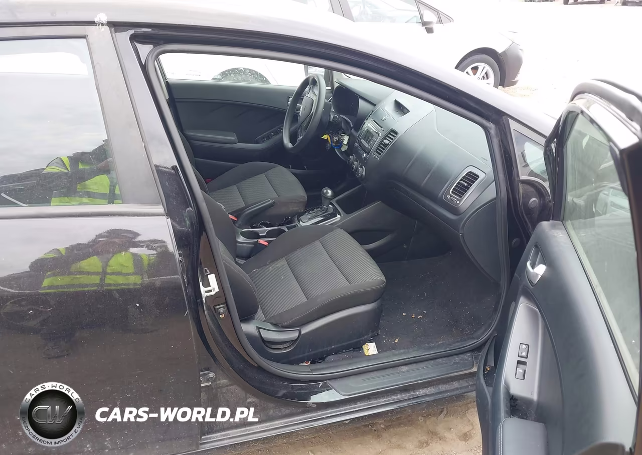 2018 Kia Forte Lx VIN:3KPFK4A76JE182884 - 5