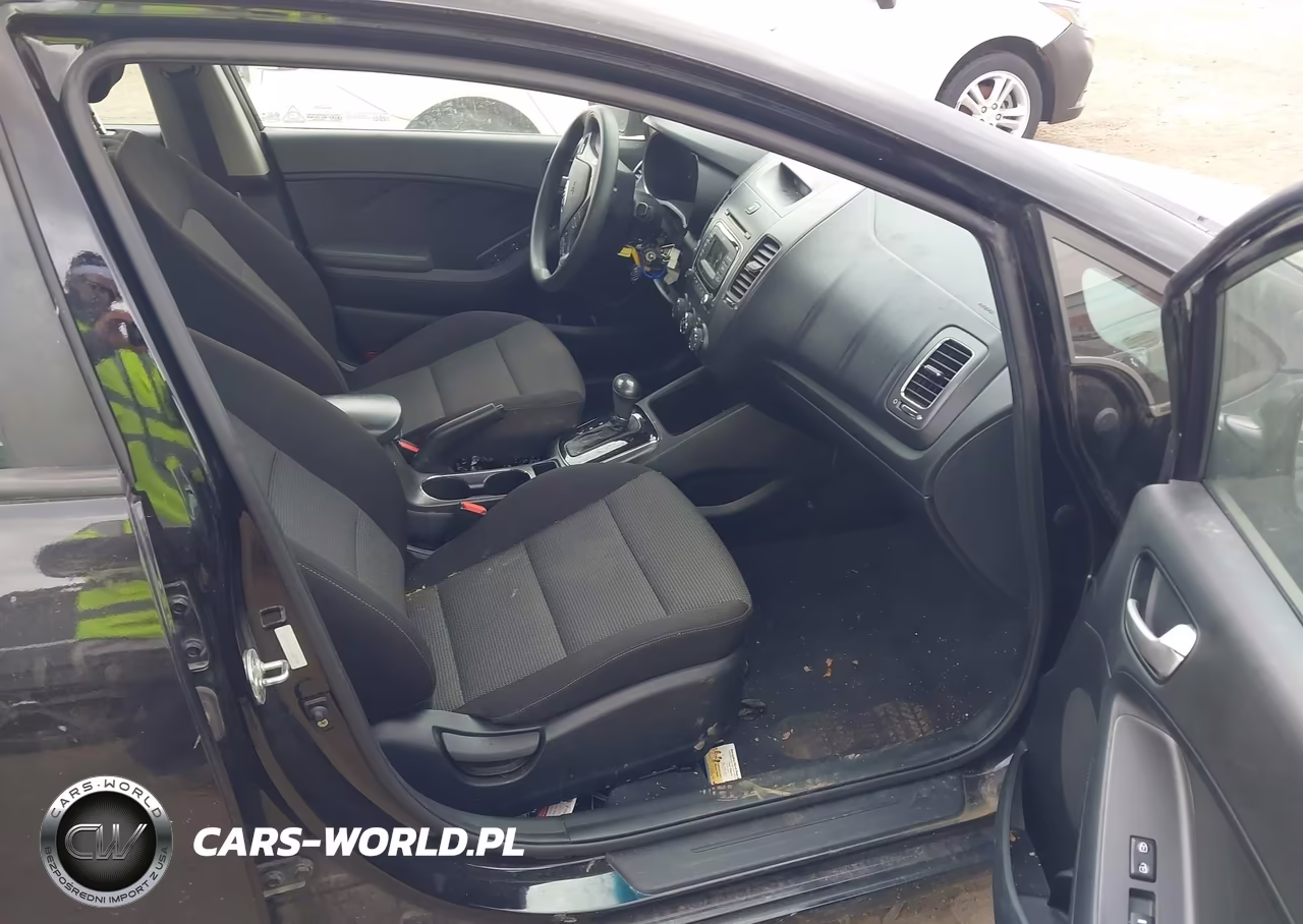 2018 Kia Forte Lx VIN:3KPFK4A76JE182884 - 8