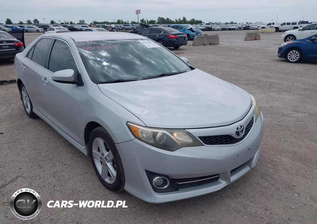 2014 Toyota Camry Se – zdjęcie 1 z 17
