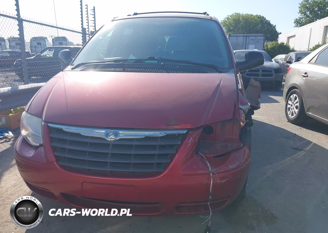 2005 Chrysler Town & Country Touring VIN:2C8GP54L55R535400 - 13