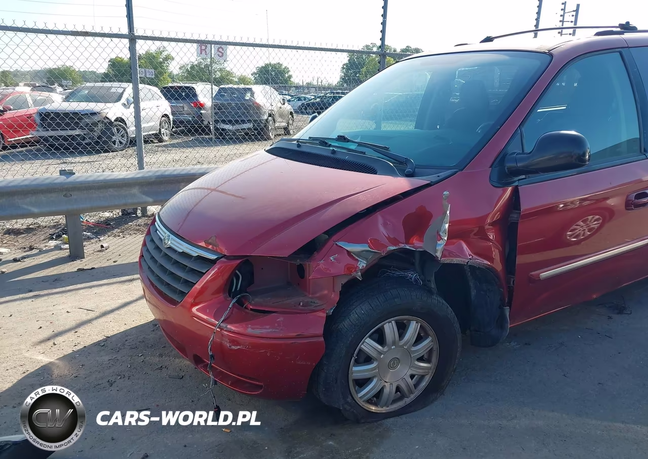 2005 Chrysler Town & Country Touring VIN:2C8GP54L55R535400 - 6