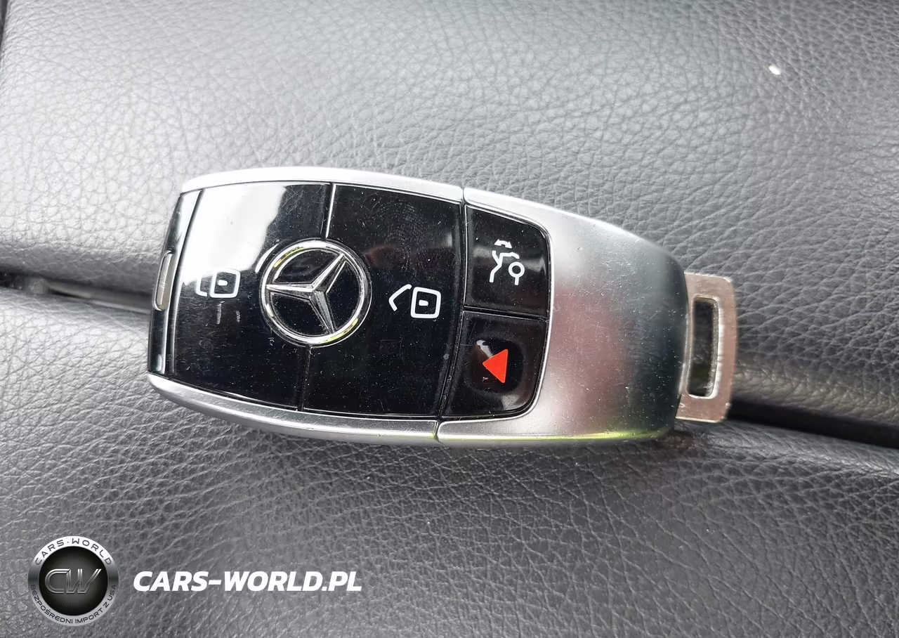 2018 Mercedes-Benz E 300 4Matic VIN:WDDZF4KB3JA347593 - 11