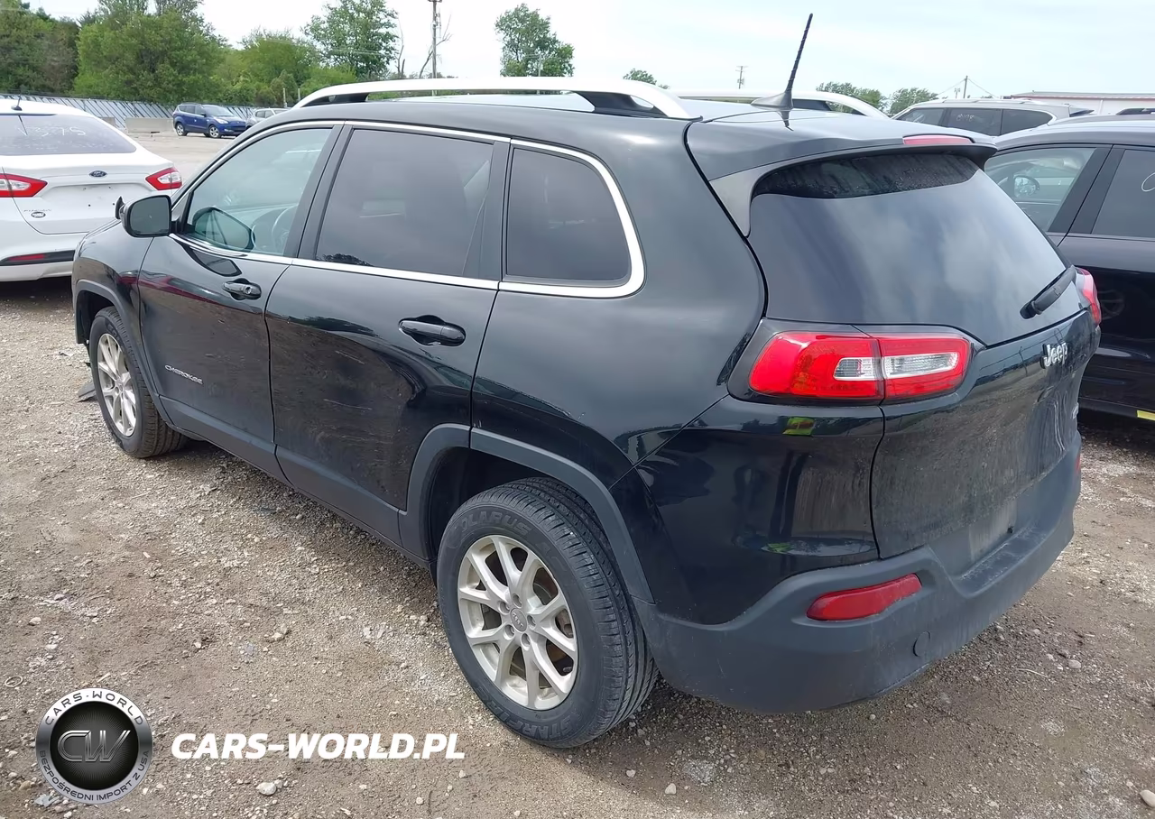2018 Jeep Cherokee Latitude Plus Fwd VIN:1C4PJLLBXJD539083 - 3