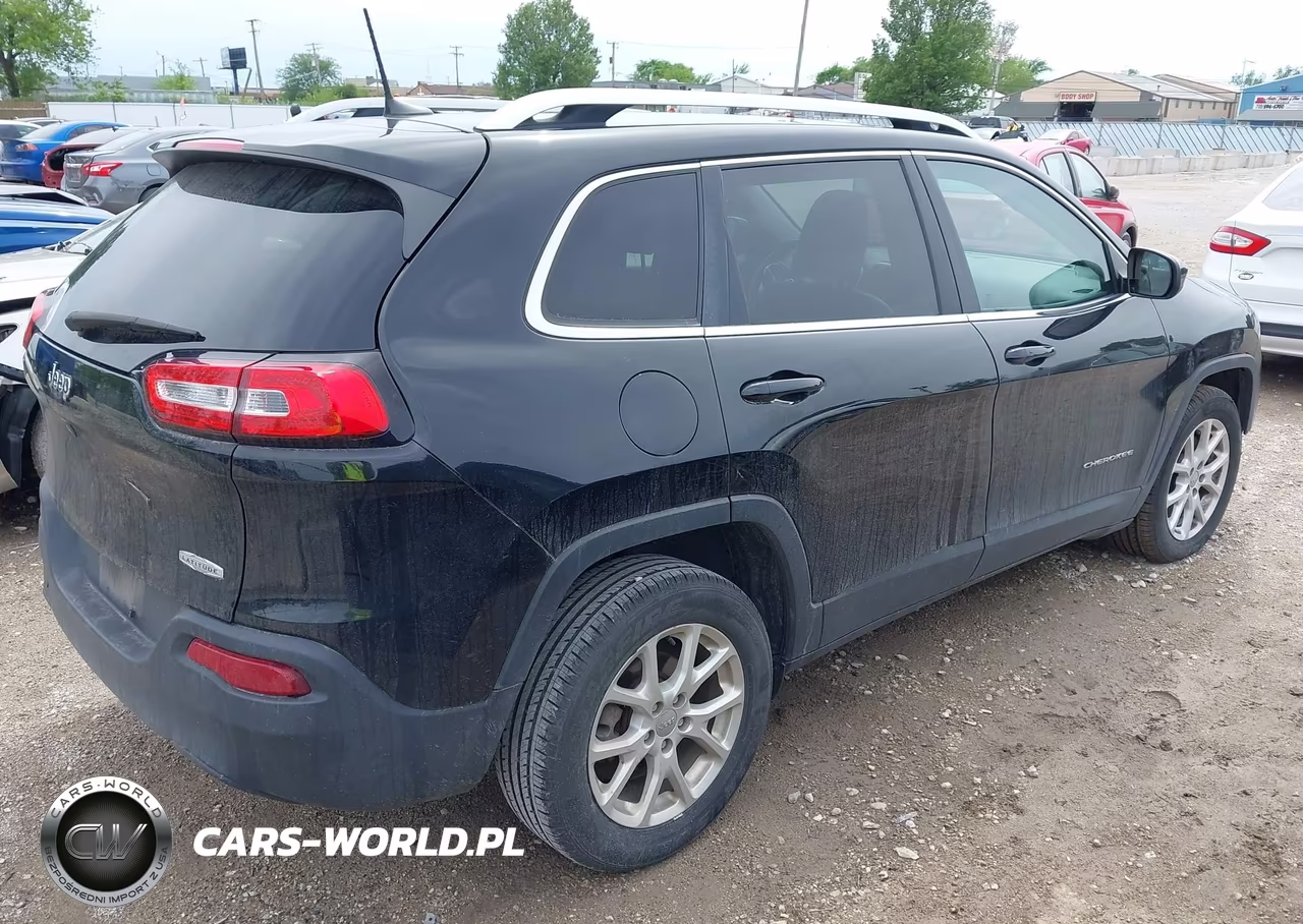 2018 Jeep Cherokee Latitude Plus Fwd VIN:1C4PJLLBXJD539083 - 4