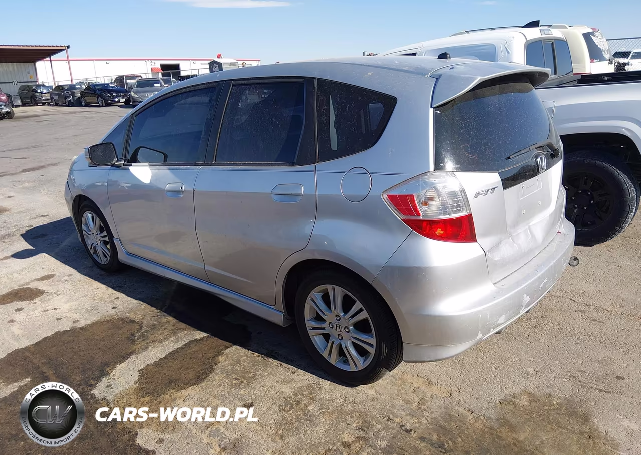 2011 Honda Fit Sport VIN:JHMGE8H5XBC011196 - 3