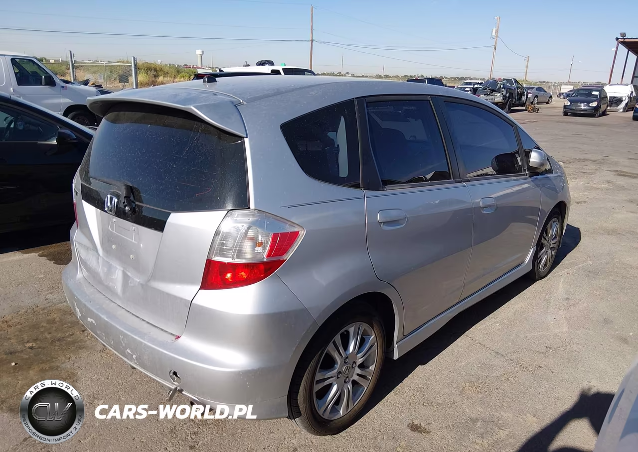 2011 Honda Fit Sport VIN:JHMGE8H5XBC011196 - 4