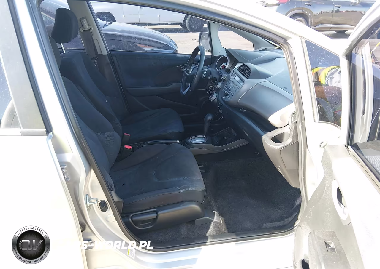 2011 Honda Fit Sport VIN:JHMGE8H5XBC011196 - 5