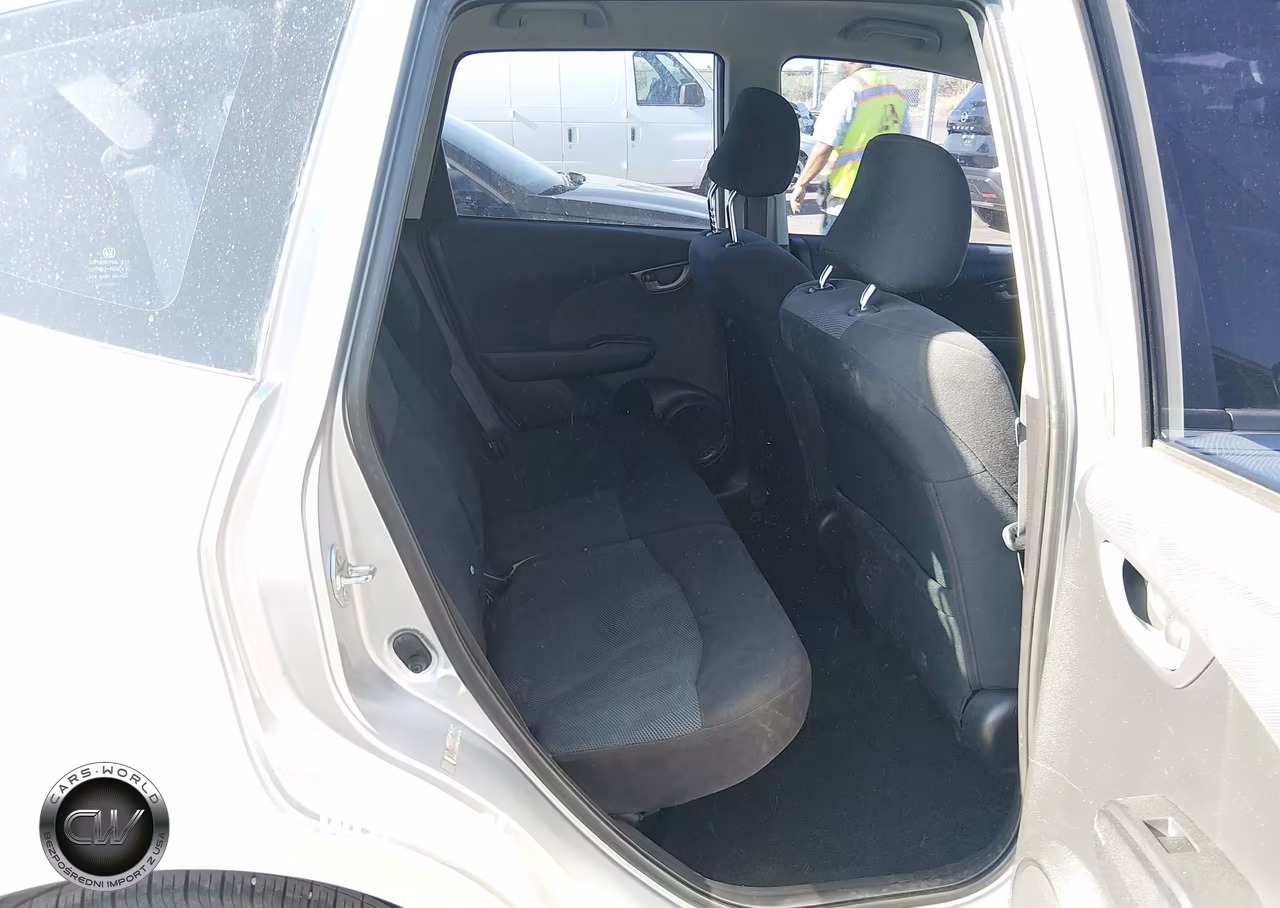 2011 Honda Fit Sport VIN:JHMGE8H5XBC011196 - 8
